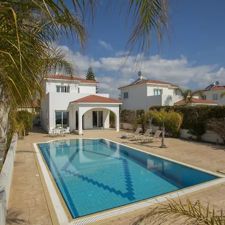 Your Beautiful Holiday Minutes From Beautiful Beaches, 1370 Vilă