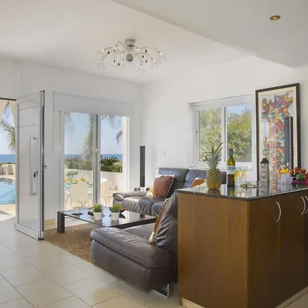 Your Beautiful Holiday Minutes From Beautiful Beaches, 1370 Vilă Ayia Napa