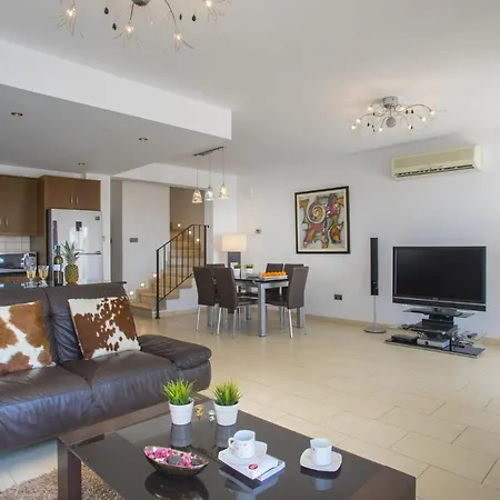 Your Beautiful Holiday Minutes From Beautiful Beaches, 1370 Vilă *