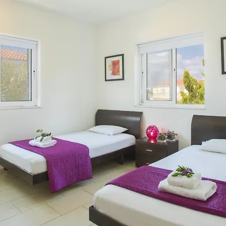 Vilă Your Beautiful Holiday Minutes From Beautiful Beaches, 1370