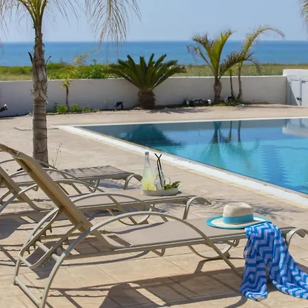 Villa Your Beautiful Holiday Minutes From Beautiful Beaches, 1370