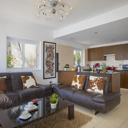 Villa Your Beautiful Holiday Minutes From Beautiful Beaches, 1370